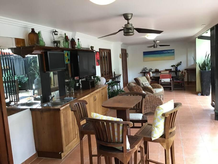 Edge Hill Oasis, In Leafy Whitfield. 빌라 외부 사진