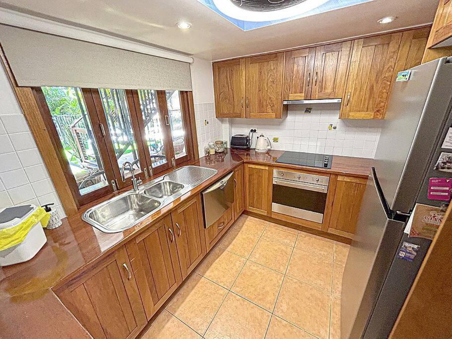 Edge Hill Oasis, In Leafy Whitfield. 빌라 외부 사진