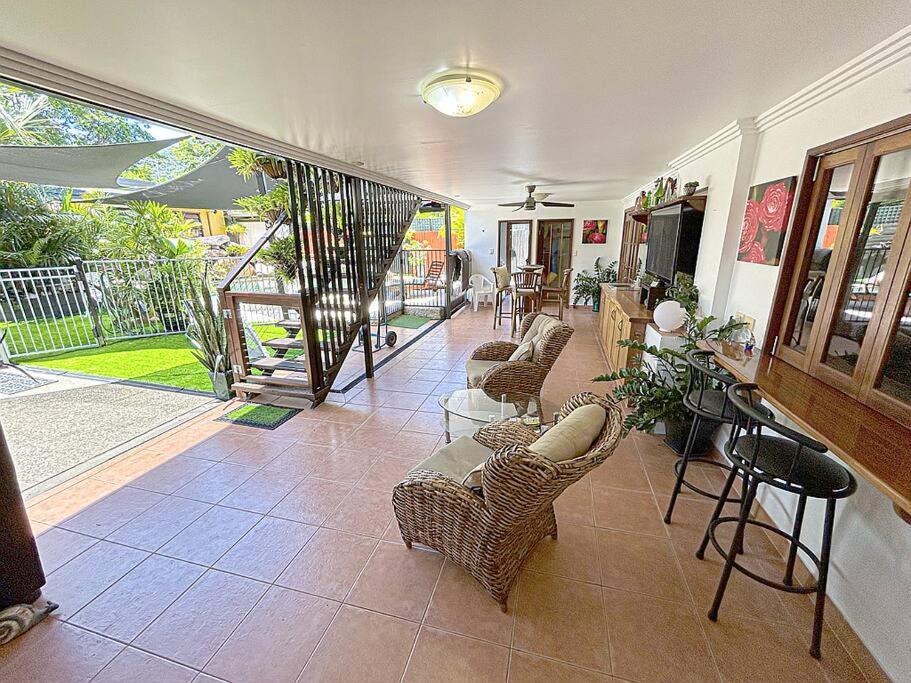 Edge Hill Oasis, In Leafy Whitfield. 빌라 외부 사진